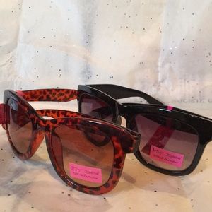 BETSEY JOHNSON MOD EYE SUNGLASSES (Chose Color)